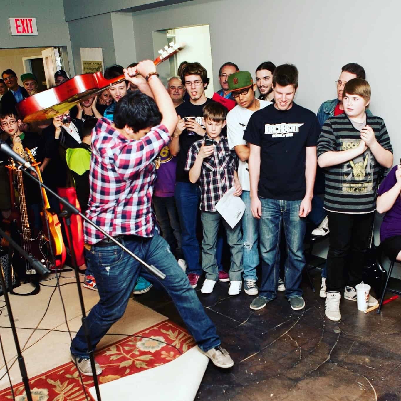 Guitar Smash Guitar smash