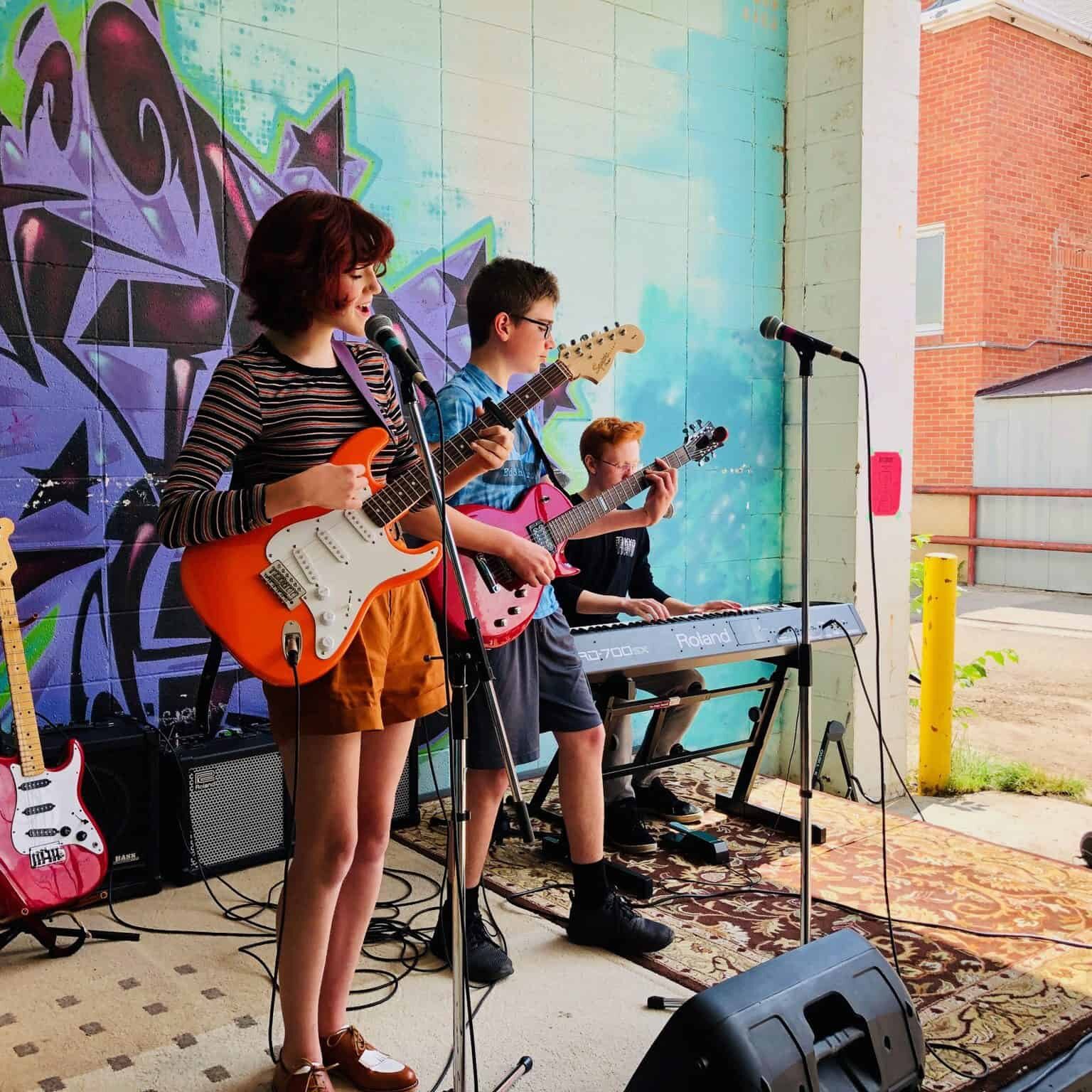 Ella and her band, Endless Alley Ella and her band, Endless Alley