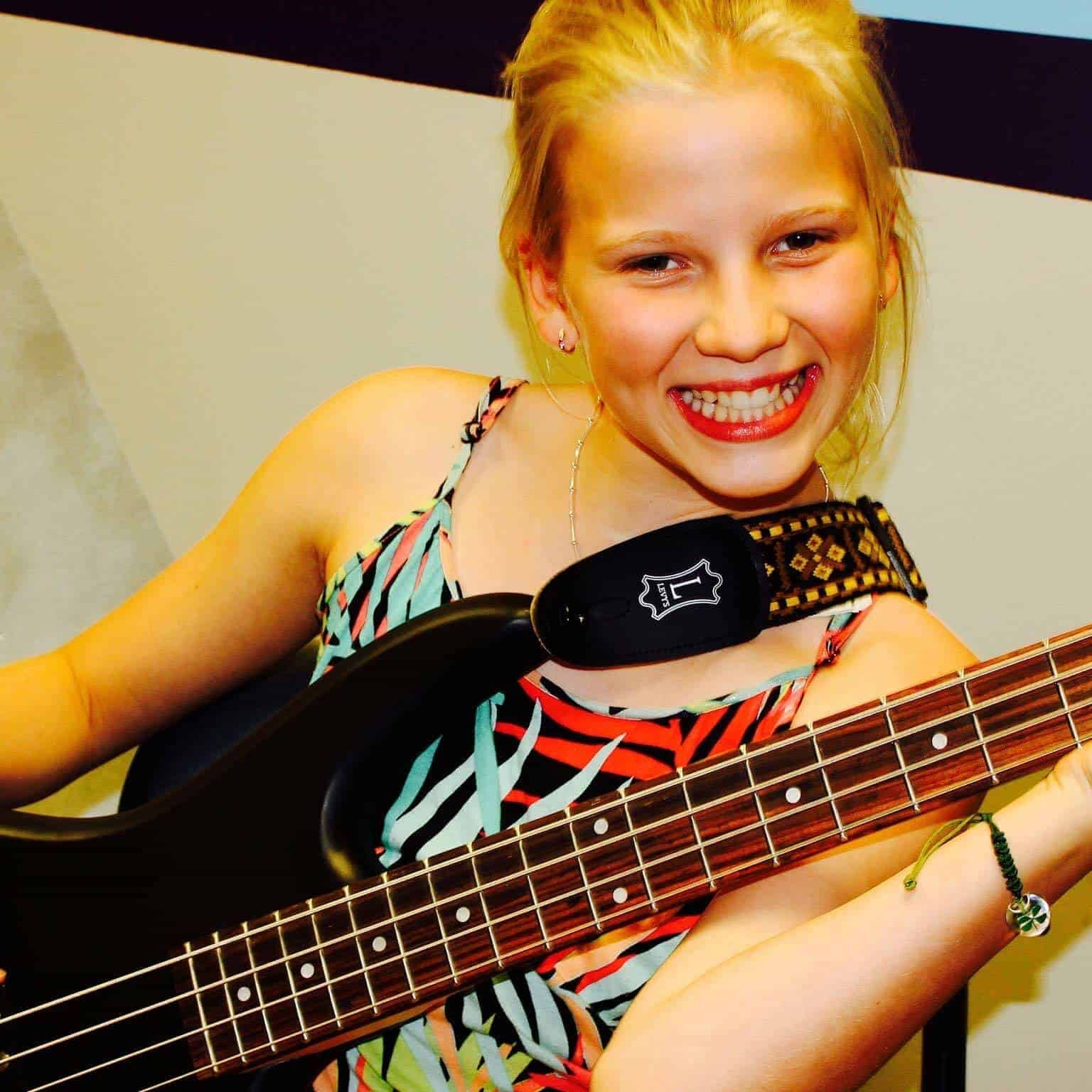 Bass Lessons Edmonton with Lexy Bass Lessons Edmonton with Lexy